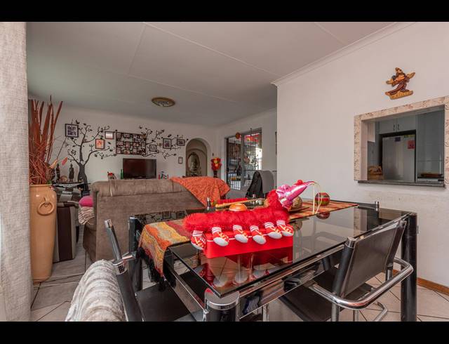 5 BEDROOM FREEHOLD SOLD IN ELANDSPARK